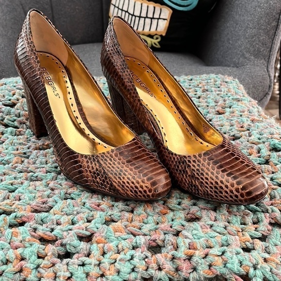 BCBGIRLS size 8 1/2 blocked heel pumps.  Brown snake skin in color. Excellent - Picture 3 of 6